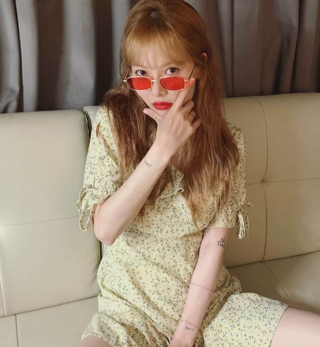 ヒョナ さんのインスタグラム写真 - (ヒョナ Instagram)「🤟🌼」6月2日 15時21分 - hyunah_aa
