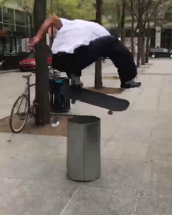 スラッシャーのインスタグラム：「POWER @tiagolemoskt 💪🏽💥 Filmed by @antoine.asselin @dimemtl」