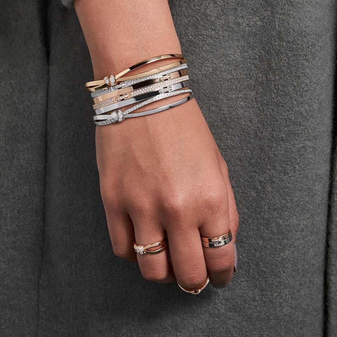 Chaumetさんのインスタグラム写真 - (ChaumetInstagram)「Accumulate golds with the iconic Liens collection. #Chaumet #StackingChaumet #ChaumetLiens #StoriesofLiens」6月2日 15時30分 - chaumetofficial