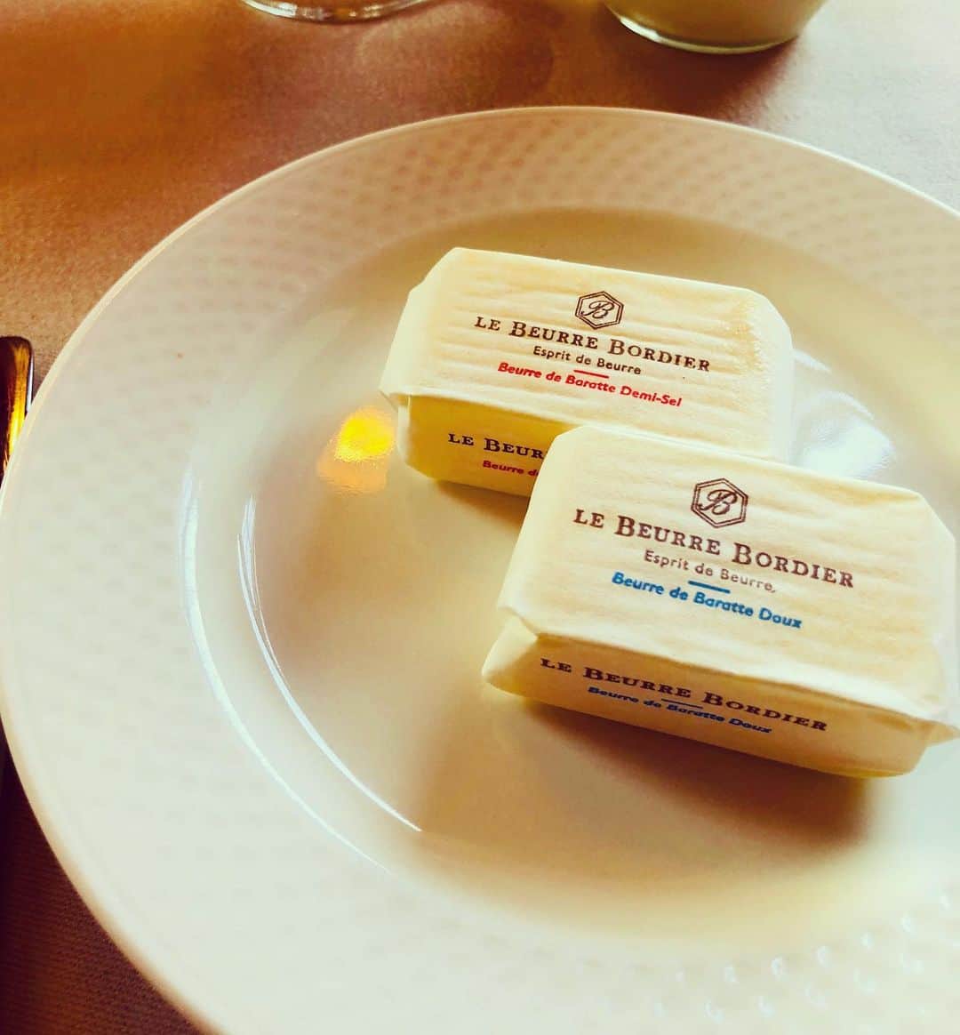 日々野真理さんのインスタグラム写真 - (日々野真理Instagram)「バター💕 ・ #france🇫🇷 #ホテルの朝食 #letouquet  #バター #butter」6月2日 15時40分 - marihibino1031