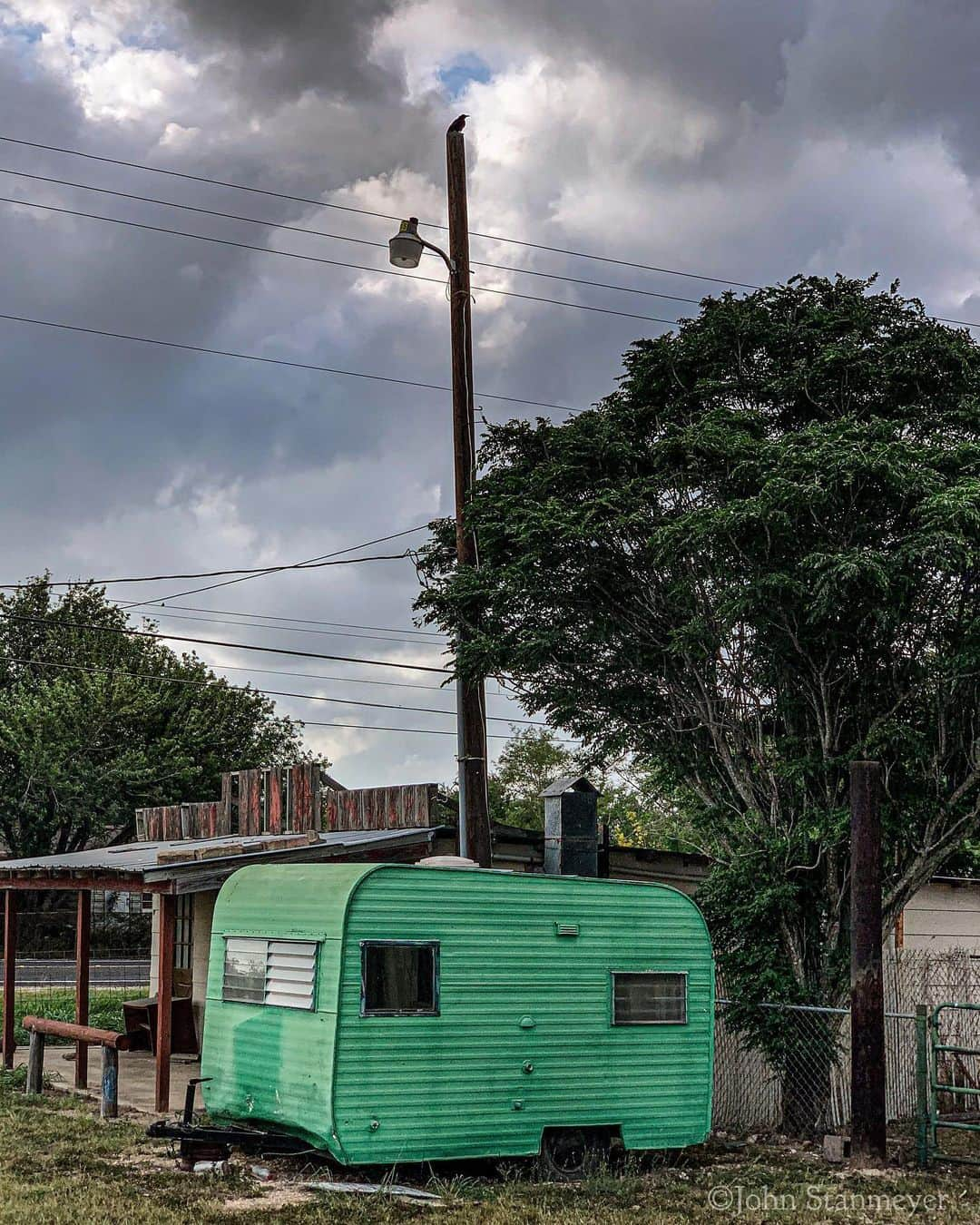 ジョン・スタンメイヤーさんのインスタグラム写真 - (ジョン・スタンメイヤーInstagram)「These are spaces and places that becomes the in-between. Where the strange beauty of housing along the US/Mexican border collides with the actual strangeness of a border. In this area near Brownsville, Texas, is a constant bomb of colours, randomly placed alongside rust brown metal fingers, jutting to the sky - there are more open holes along this rust than a spaghetti strainer. Even if closed, those seeking asylum from conflict, war, death threats, climate change and political oppression, would never be able to hold back the human right of seeking asylum. Reminds me of my family who came from Europe, also in the act of asylum. In hope. How unfortunate my ancestors didn’t paint their homes so festive, this feeling of expression, as if celebrating life from within towards the limitlessness in expressing all our external possibilities, no matter how strangely beautiful. - @natgeo @insidenatgeo #usmexicoborder #borderfence #texas #pink #blue #limegreen #homes #colorful #strangebeauty」6月2日 15時54分 - johnstanmeyer