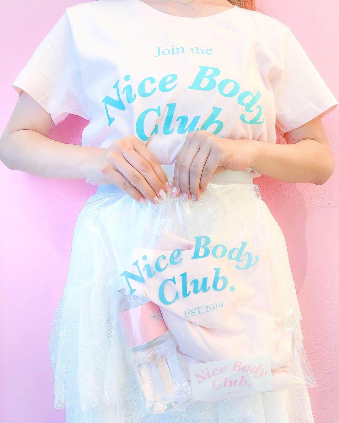 tomomi ❤︎ よしはしともみ ❤︎さんのインスタグラム写真 - (tomomi ❤︎ よしはしともみ ❤︎Instagram)「. . @peachjohn_official の 🐬 Nice Body Club 🐬の ポップアップ今日までだよ〜💕 . いい写真撮れすぎてもう1枚ラストに更新しちゃおーっと🍬 . このTシャツツボすぎる〜かわいい👕💭 . #pj #peachjohn #nicebodyclub #pink #shinjuku #ootd #sweemycloset #code #ピーチジョン #ナイスバディブラ #ピンク #フォトジェニック #新宿 #フォトスポット #ピンクスポット #韓国風カフェ #コーデ #韓国ファッション #피치전 #데일리룩 #패션 #옷스타그램 #핑크」6月2日 16時04分 - tomomi_yoshihashi