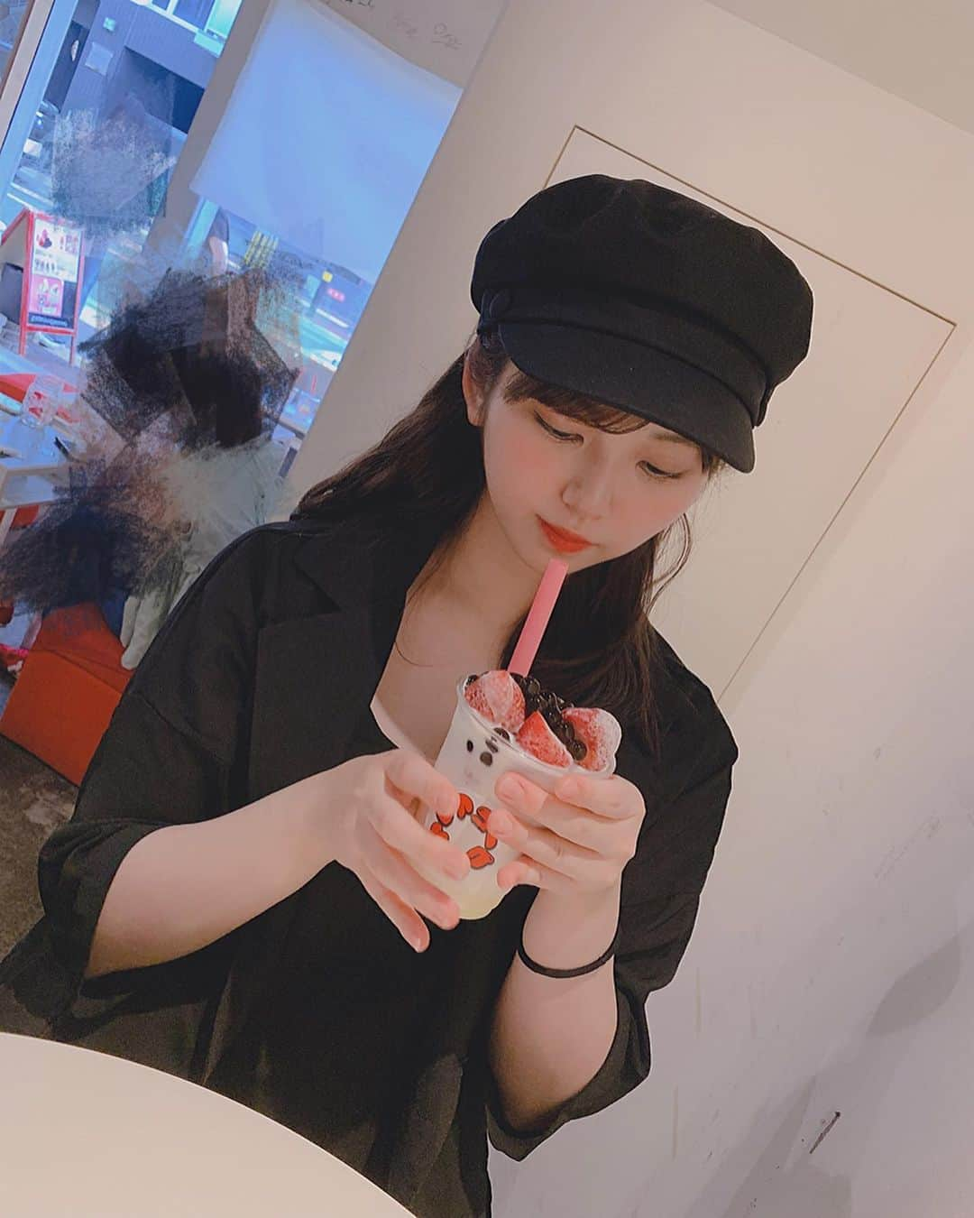 山内祐奈さんのインスタグラム写真 - (山内祐奈Instagram)「. 妹と一緒におでかけ❤︎ というよりついてきてもらった☺️ セットアップのお洋服可愛い🥺🥺 @17kg_official」6月2日 16時10分 - yuna_hkt48