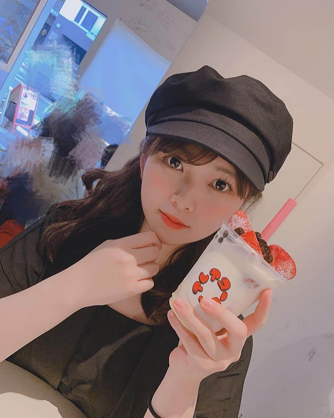 山内祐奈さんのインスタグラム写真 - (山内祐奈Instagram)「. 妹と一緒におでかけ❤︎ というよりついてきてもらった☺️ セットアップのお洋服可愛い🥺🥺 @17kg_official」6月2日 16時10分 - yuna_hkt48