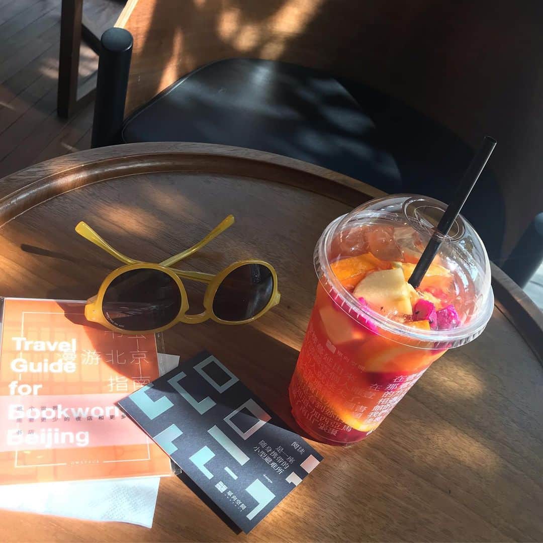 永田琴さんのインスタグラム写真 - (永田琴Instagram)「今日は本屋さんへ。。。鮮果茶がおいちぃー😋」6月2日 16時29分 - kotton88