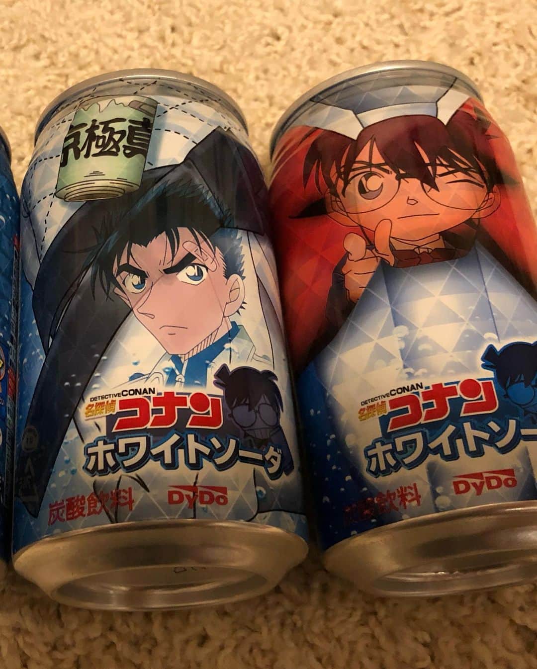 甘糟記子さんのインスタグラム写真 - (甘糟記子Instagram)「こないだ浅草で白カビサラミを食べてから、白カビサラミが食べたくてお取り寄せしまさた（笑）  白カビはカマンベールとかに使ってる菌と同じなのね！ だからあの風味(≧∀≦) たまらん（笑）  そして遠足の帰りに、コナン君の缶ジュースを自販機でみつけ思わず買ってしまった（笑） しかも何種類もあるみたいで、３回やっちゃったよ( ^ω^ ) 犯人バージョン、京極さんバージョン、コナン君バージョンでした(๑˃̵ᴗ˂̵) 3枚目は本屋で学研の図鑑で超人なるもの見つけた〜！！ 完全にキン肉マンの図鑑（笑） 懐かしすぎる〜！ 父の日のプレゼント、パパにはコレかな？（笑）  #白カビサラミ#コナン君#ホワイトソーダ#学研図鑑超人#超人図鑑#キン肉マン#父の日のプレゼント」6月2日 16時34分 - norihey924