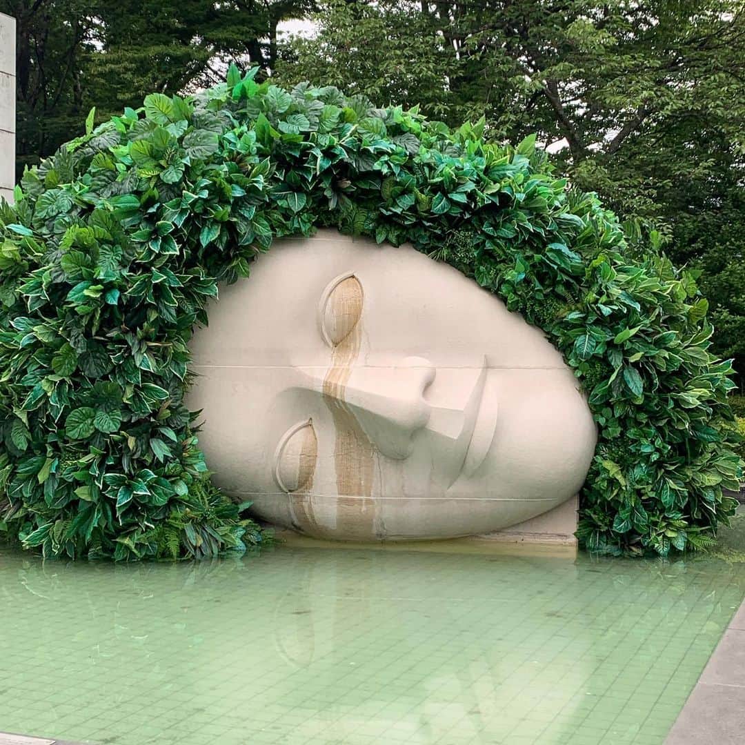 SPARAさんのインスタグラム写真 - (SPARAInstagram)「行きたかった箱根彫刻の森美術館へ。 子供達も遊べるスペースがあって、子供も大人も楽しめる美術館。幸せを呼ぶシンフォニー彫刻、とても綺麗でした！  #彫刻の森美術館#箱根#箱根旅行 #シンフォニー彫刻#ステンドグラス#インスタ映え#広大な敷地」6月2日 16時50分 - spara_aco