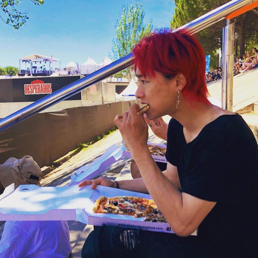 ZENさんのインスタグラム写真 - (ZENInstagram)「I’m here in Montpelier for the FISE World Cup series final. Super stoked that I passed the qualifiers @fiseworld and tomorrow finals. Btw this is a photo that I eat pizza. Enjoy. パルクールW杯最終戦inモンペリエ決勝進出しました。みんなの分まで全力で走って来ます👊🏻👊🏻」6月2日 16時52分 - zen_pk_official