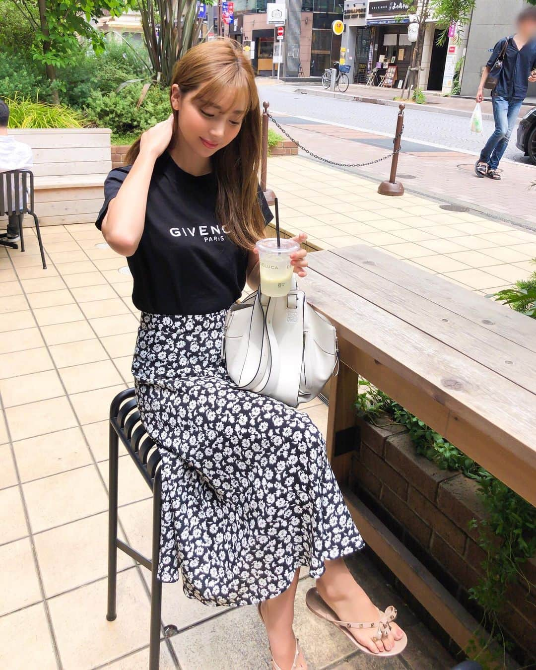 岡部あゆみさんのインスタグラム写真 - (岡部あゆみInstagram)「朝Cafe🥤近所コーデ💛」6月2日 17時03分 - ayumi_okabe