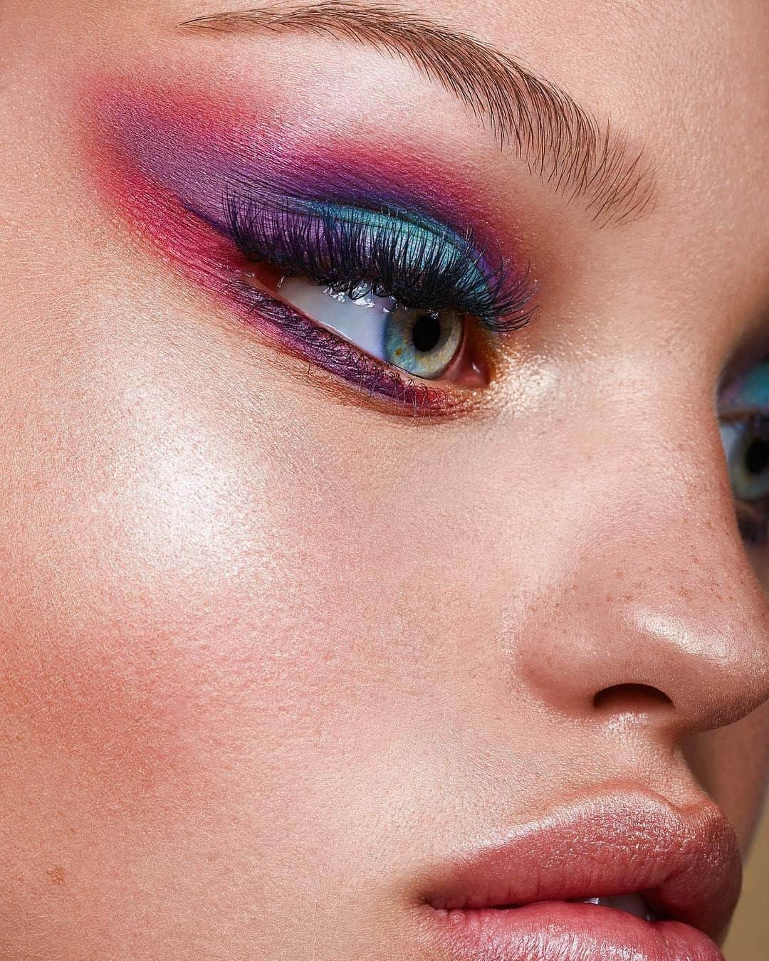 NYX Cosmeticsさんのインスタグラム写真 - (NYX CosmeticsInstagram)「That blend 👀🔥 @hellotesch creates this colorful #EOTD on model  @_miavintage2_ using our Ultimate Shadow Palette in 'Brights' + Away We Glow Liquid Highlighter in 'Moonbeam' to complete the look 🌈✨ || 📷 @natascha.lindemann #nyxcosmetics #nyxprofessionalmakeup #crueltyfreebeauty #proudartistryforall」6月3日 3時59分 - nyxcosmetics