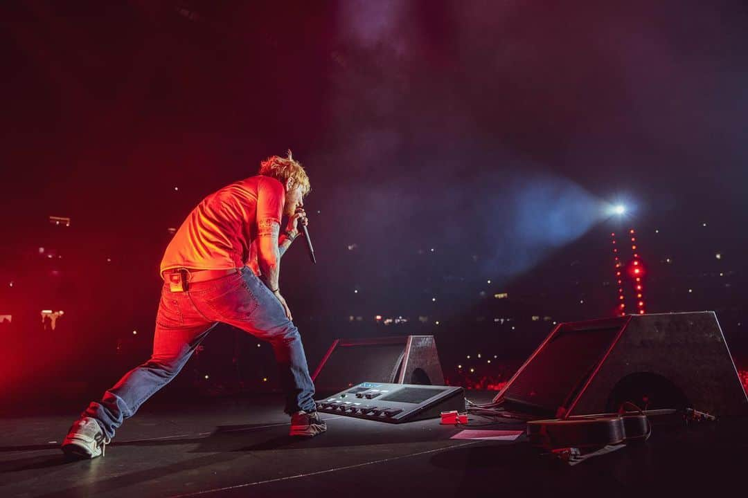 エド・シーランさんのインスタグラム写真 - (エド・シーランInstagram)「Lisbon night #1 ! 📸 @zakarywalters」6月3日 2時35分 - teddysphotos