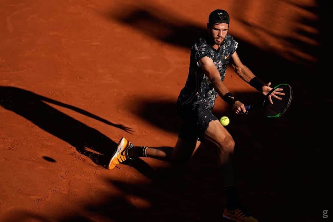 カレン・ハチャノフのインスタグラム：「Sliding into the week ✌🏻in Paris!Thanks everybody for support🙏🏻🙌🏻 @rolandgarros #RG19」
