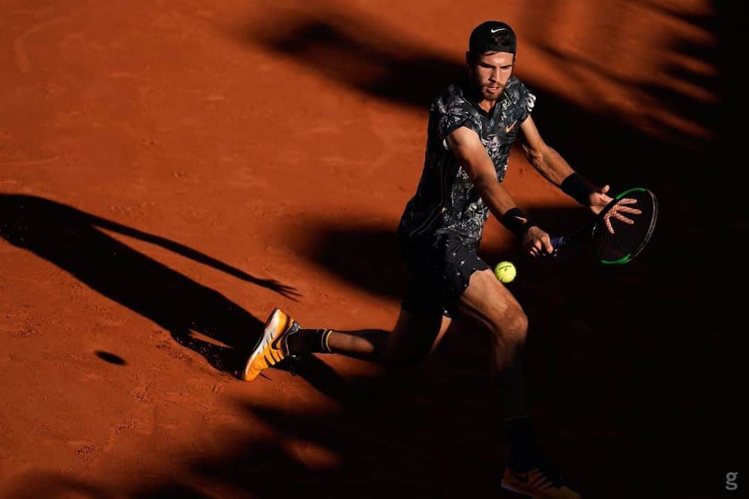 カレン・ハチャノフさんのインスタグラム写真 - (カレン・ハチャノフInstagram)「Sliding into the week ✌🏻in Paris!Thanks everybody for support🙏🏻🙌🏻 @rolandgarros #RG19」6月3日 2時52分 - karenkhachanov