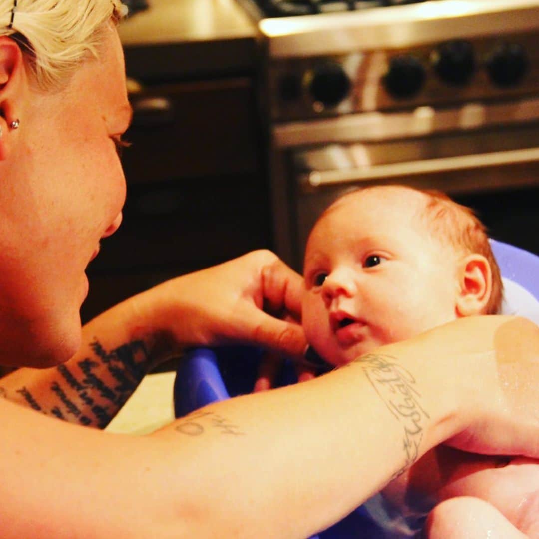 P!nk（ピンク）さんのインスタグラム写真 - (P!nk（ピンク）Instagram)「Willow Sage. There are no words for this feeling, this love, this gratitude, this wonder. Happy Birthday Baby Girl. ❤️」6月3日 2時53分 - pink