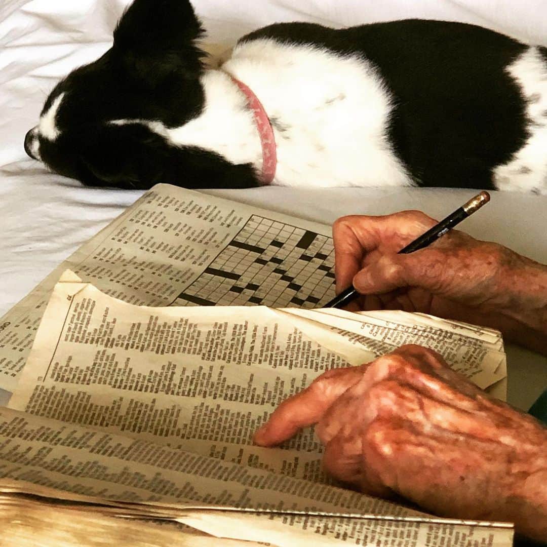 のインスタグラム：「Sunday afternoon at mom’s」