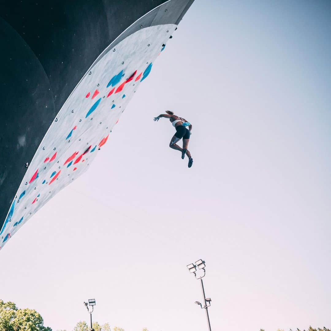 ミーガン・マーチンさんのインスタグラム写真 - (ミーガン・マーチンInstagram)「Throw back to a little free falling at the Tuck Fest ❤️❤️❤️!!! • • • 📸 by @usnwc」6月3日 3時16分 - meaganmartin89