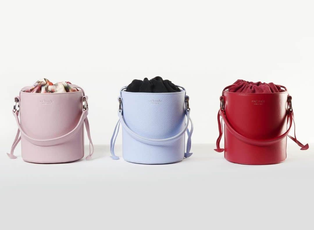 メリメロさんのインスタグラム写真 - (メリメロInstagram)「We are excited to launch three new colors of Santina, 😍 check them out on www.melimelo.com  #melimelobags  #londonbrand #madeinitaly #mymelimelo  #melimelo  #bag  #bucketbag  #handbag」6月3日 3時25分 - melimelobags