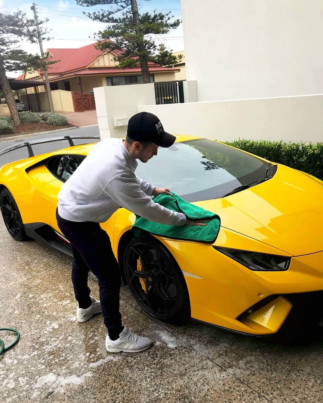 Kik:SoLeimanRTさんのインスタグラム写真 - (Kik:SoLeimanRTInstagram)「DRY YOUR CAR LIKE A PRO 💦 @gtshine make some of the best car drying towels, get yours now! 🏎 @gtshine @gtshine」6月3日 3時32分 - carinstagram