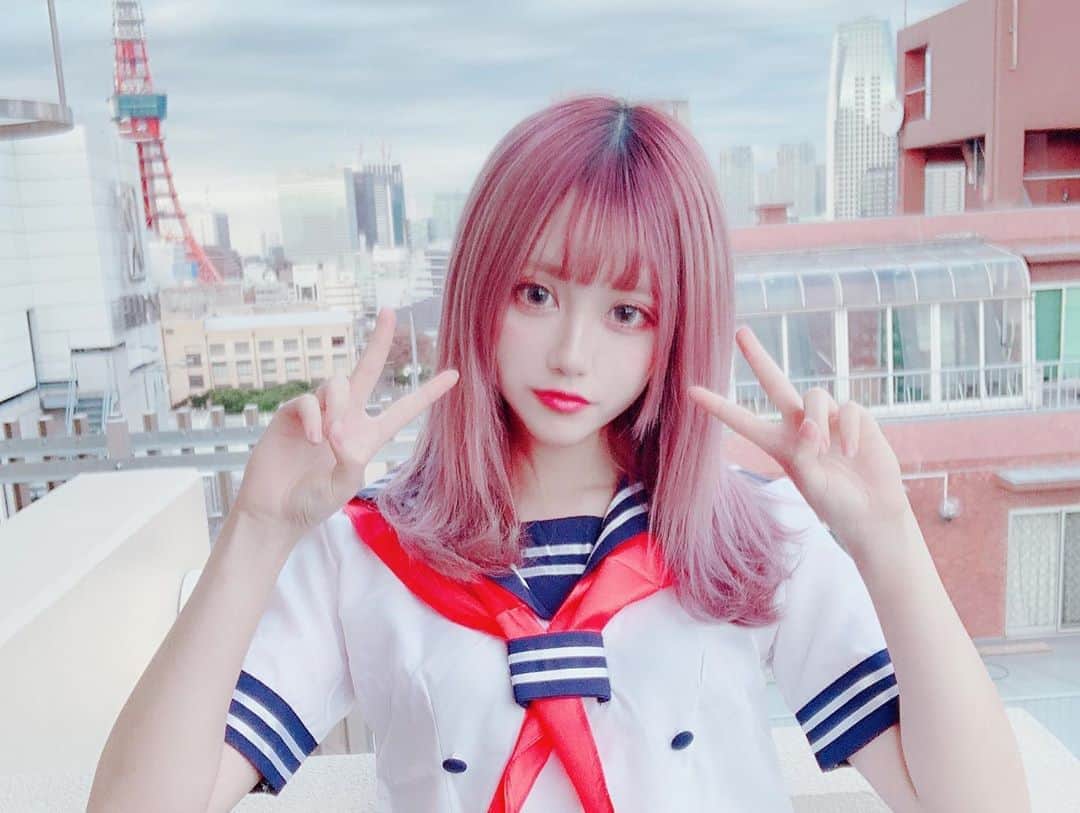 赤羽律のインスタグラム：「この歳でセーラー服🦋🤫 . . #ootdfashion #throwback #sailor #セーラー服 #ピンク髪 #pinkhair #selfie #tokyotower #東京タワー #自撮り #コスプレ #コスプレイヤー #akabaritsu」