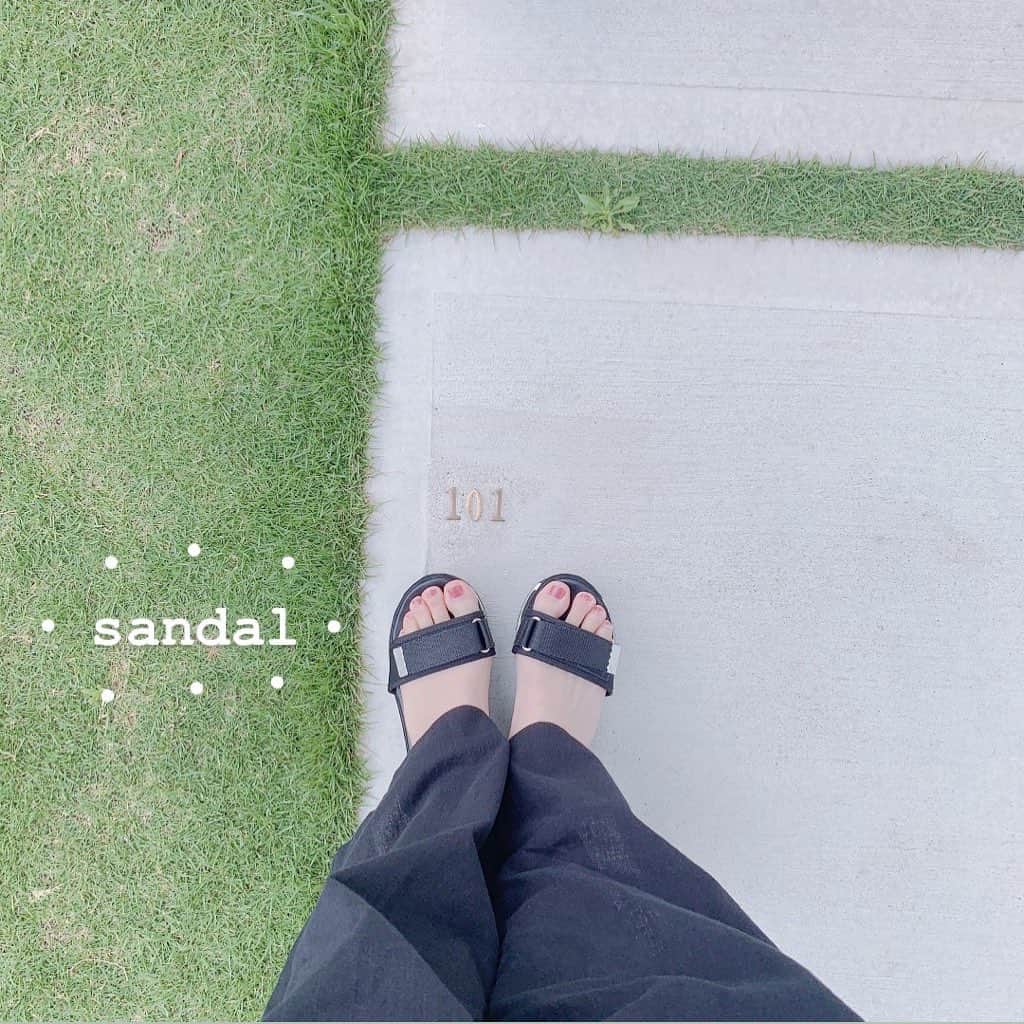 児玉祐莉乃さんのインスタグラム写真 - (児玉祐莉乃Instagram)「この夏たくさん履くだろうサンダル👡 厚底だから歩きやすい☺️ #sandal#heel#厚底サンダル」6月2日 19時04分 - yurinodesu