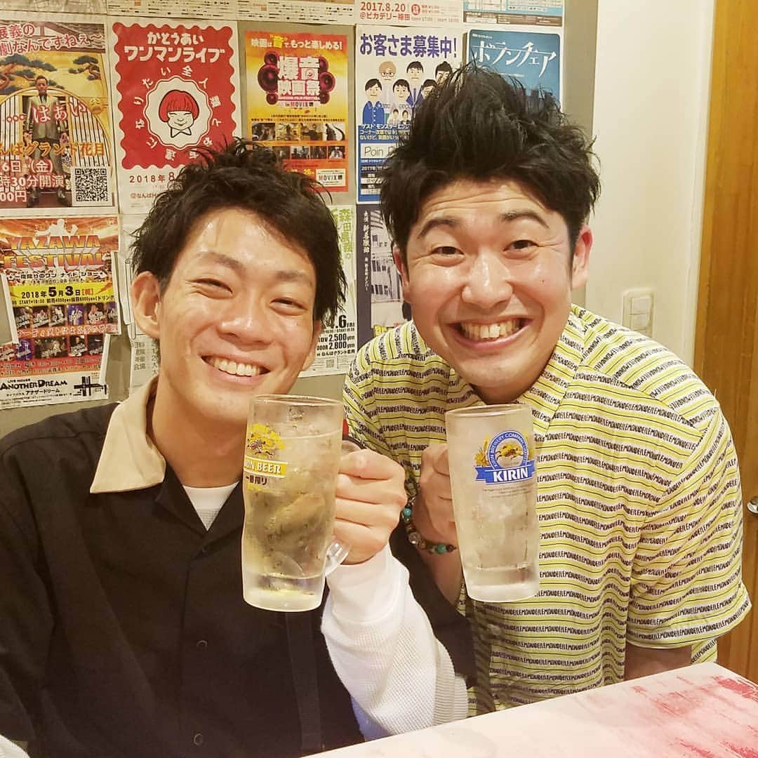 レイチェルのインスタグラム：「昨夜。  久しぶりに、ネイビーズアフロの皆川君と飲みましたよ！  はじり君じゃなくて皆川君の方と飲みましたよ！  でも、結局チョイチョイはじり君の話をしましたよ！  でもって、久しぶりの皆川君は以前みたいに全く眠らなかったですよ！  ちょっと期待してたのにしっかり起きてましたよ！  逆にガッカリしましたよ！  でもまぁ、なんやかんやで昨日も結局、  たぁのぉしぃーーーかったぁ～！！！！！ 😆😆😆😆✌✌✌✌✌✨✨✨✨✨🎶🎶🎶🎶🎶」