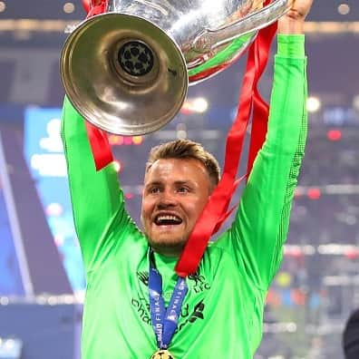 シモン・ミニョレさんのインスタグラム写真 - (シモン・ミニョレInstagram)「‪🏆🥇⭐⭐⭐⭐⭐⭐‬」6月2日 18時59分 - 22mignolet22