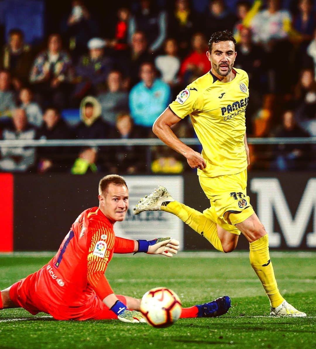 LFPさんのインスタグラム写真 - (LFPInstagram)「GOAL? 🤨 • #LaLiga #LaLigaSantander #Iborra #TerStegen #Barça #Villarreal」6月2日 19時00分 - laliga