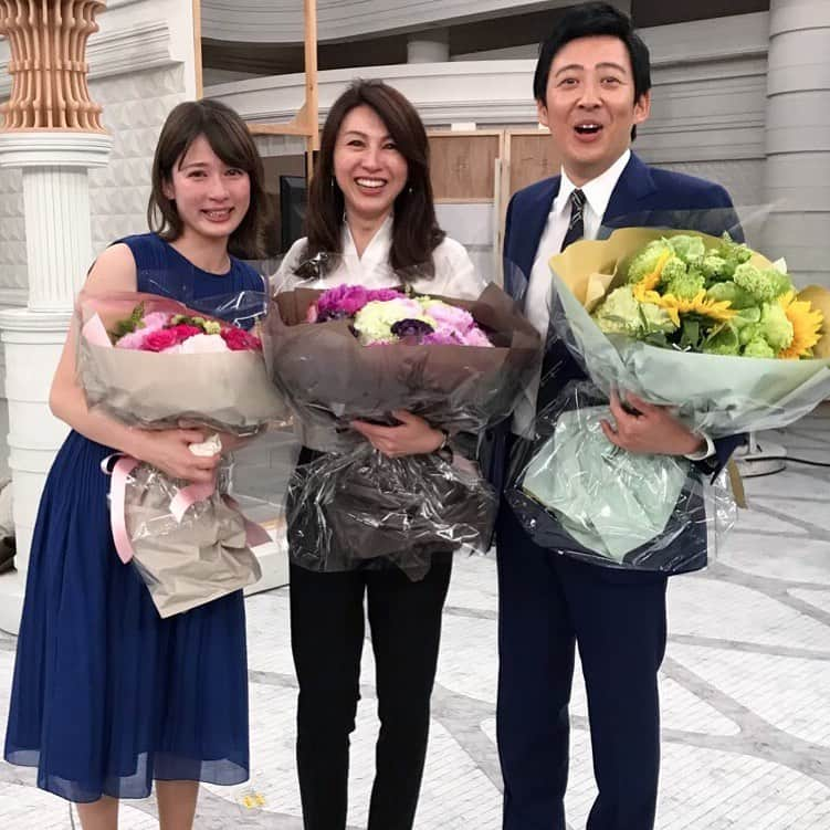 TBSアナウンサー公式さんのインスタグラム写真 - (TBSアナウンサー公式Instagram)「💐 宇内梨沙です。 NEWS23 卒業しました✨  雨宮さんと駒田さんとともに。  大好きな方たちと過ごせたことが一生の思い出です。  明日からリニューアルする NEWS23もお楽しみに✨  スタジオセット…すごいですよ😏☝️ #卒業 #宇内梨沙 #雨宮塔子 #駒田健吾 #NEWS23」6月2日 19時02分 - tbs_annogram