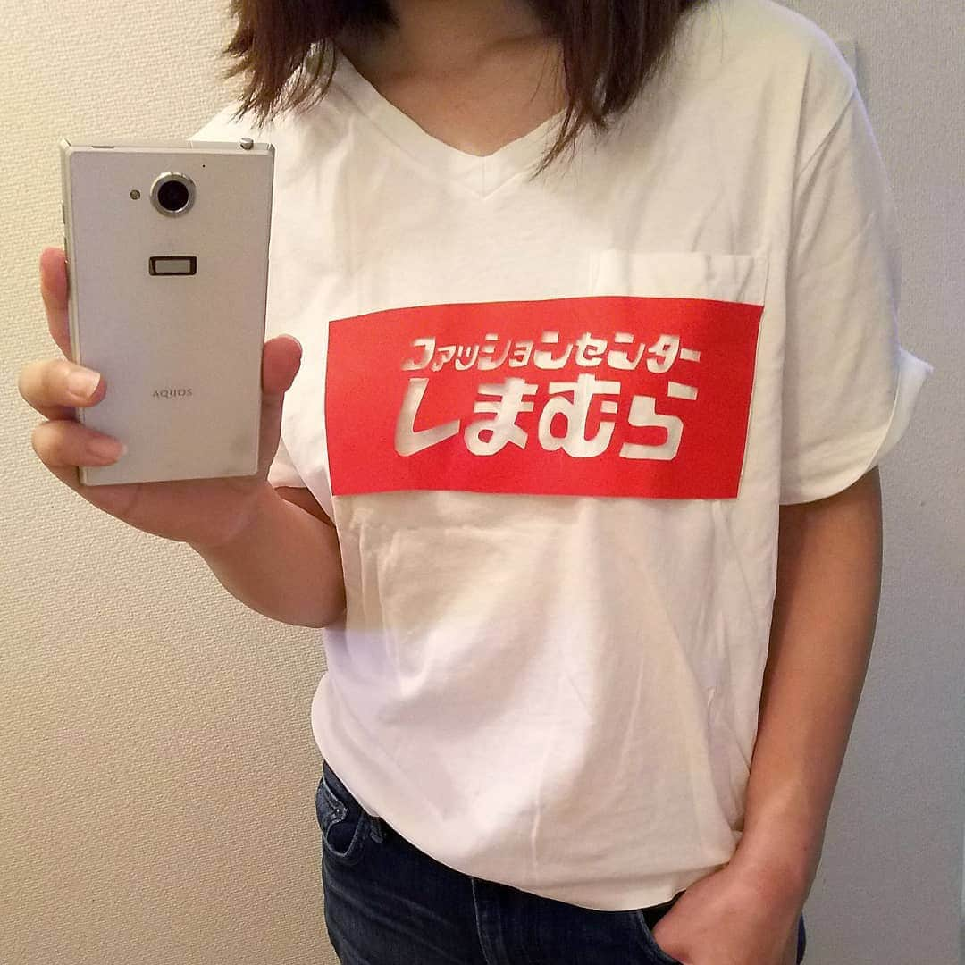 sweet_strawberryさんのインスタグラム写真 - (sweet_strawberryInstagram)「👕【#切り絵 】ロゴです。 【#しまむらtシャツ 】着て、ユニクロに行ってきた。(嘘) 👕#ユニクロ#utme ！#着こなし #切り絵アート#切り文字#しまむら#折り紙#ペーパークラフト #ロゴt#白t#白シャツ#オリジナルtシャツ#カジュアルコーデ#今日のコーディネート#ゼッケン#パロディ#嘘#ダサい#じわる #ロゴ#フォント#インスタ書道部#工作」6月2日 19時13分 - sweet_strawberry