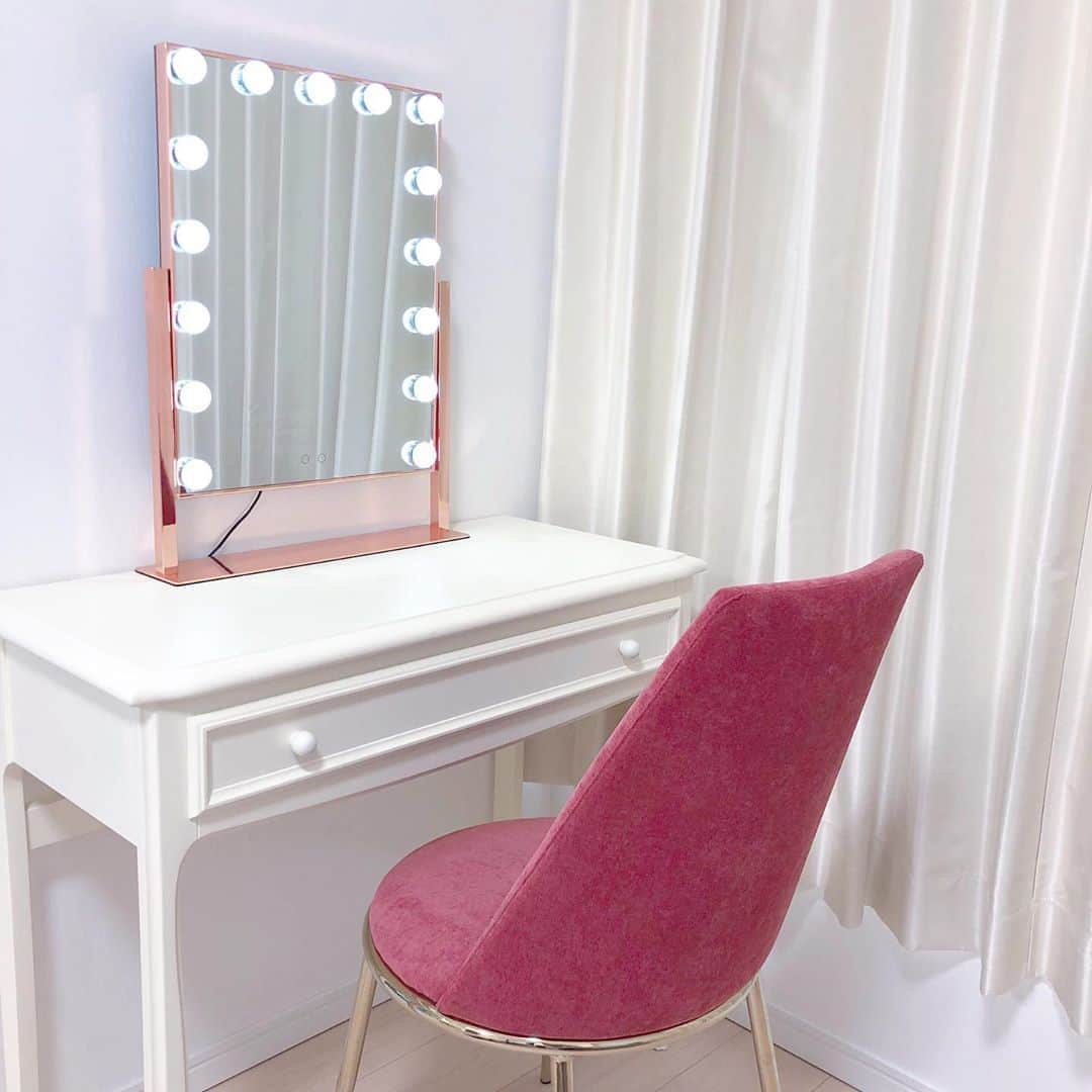 のインスタグラム：「やっと全部揃ってドレッサー完成した🥳🎀💫全部フランフランの💯  #myroom #francfranc #dresser #一人暮らし #二人暮らし #インテリア #フランフラン #ドレッサー」