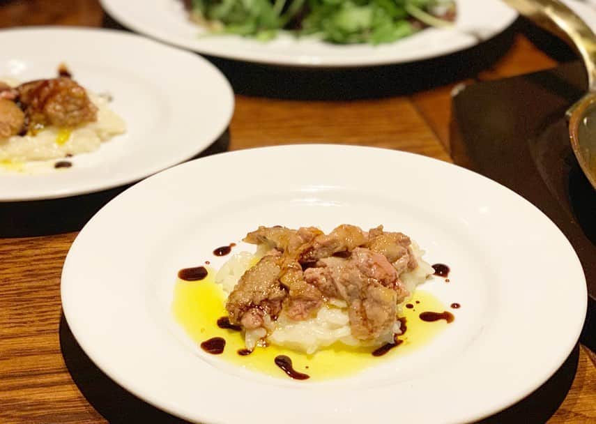 星読みプリンセス・エリ様さんのインスタグラム写真 - (星読みプリンセス・エリ様Instagram)「仲良しのあゆみん  @ayumi0724m と なみちゃん﻿  @4e_beauty_nami をお誘いして渋谷女子会ディナー🍽﻿ ﻿ 炉窯ステーキ煉瓦  @rogamarenga で﻿ 【ラムチョップ＆フォアグラコース】を頂きました♡﻿ ﻿ 🍽サラダ﻿ 🍽前菜盛り合わせ﻿ 🍽ラムラック﻿ 🍽ハンガリー産フォアグラ丸ごと﻿ 🍽チーズリゾット﻿ 🍽ドルチェ﻿ ﻿ ﻿ ドーン！！と大きな塊肉が登場！！﻿ みんな目を輝かせたよね🤩✨✨﻿ ﻿ ラムは外はこんがり、中はレアの焼き加減でとっても美味しいー♡﻿ ﻿ みんな大好きフォアグラは、チーズリゾットの上に乗せてバルサミコソースをかけて…😍😍💕💕﻿ 最高すぎるっ♡✨✨﻿ ﻿ ﻿ ﻿ みんなでワイワイおしゃべりしながら、シャンパンと一緒に美味しいディナーを食べるって幸せなひと時っ🥰🥂﻿ ﻿ ﻿ ﻿ ◈︎◇︎♡︎◇︎◈︎**:;;;;;;:**◈︎◇︎♡︎◇︎◈︎**:;;;;;;:**◈︎◇︎♡︎◇︎◈︎*﻿ ﻿ 炉窯ステーキ煉瓦﻿ 東京都渋谷区渋谷1-6-4 せいこうビル 1F﻿ ﻿ ◈︎◇︎♡︎◇︎◈︎**:;;;;;;:**◈︎◇︎♡︎◇︎◈︎**:;;;;;;:**◈︎◇︎♡︎◇︎◈︎*﻿ ﻿ ﻿ #炉窯ステーキ煉瓦#塊肉#ステーキ﻿ #フォアグラ#渋谷イタリアン#渋谷グルメ﻿ #pr#コラボベース#渋谷ディナー﻿ #東京グルメ#東京ディナー﻿ #女子会#渋谷女子会#渋谷飲み﻿ #肉食女子#フォトジェ肉﻿#肉テロ ﻿ #グルメ女子#foodstagram﻿﻿﻿﻿﻿﻿﻿﻿﻿ #インフルエンサー﻿﻿﻿﻿﻿﻿﻿#食スタグラム﻿﻿﻿﻿﻿﻿﻿」6月2日 19時24分 - eri.princessmind