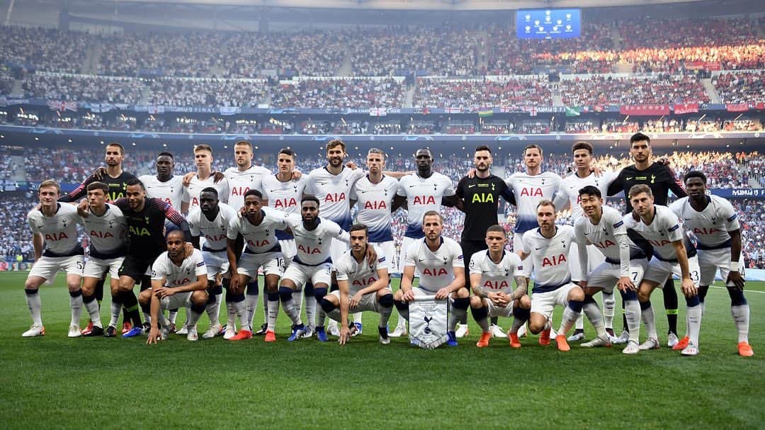 ヤン・フェルトンゲンのインスタグラム：「Absolutely gutted today but proud of how far we’ve come. Thank you so much to all the fans 💙 #COYS」