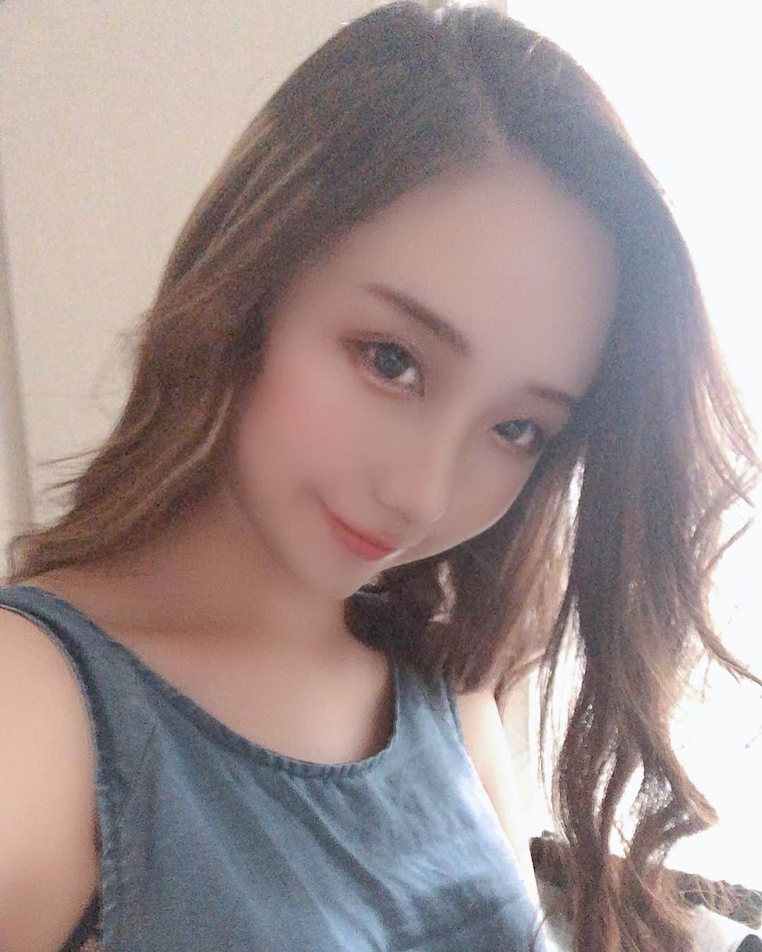 のインスタグラム：「らっくちーんな服💓✨♪笑 . 今日も出勤ですよ😆✊ . 暇ちん予定なので誰か救世主っ💋 . かまちょーーー！ . #likeforlikes#followforfollowback#いいね返し#photooftheday#cute#likeforfollow#follow4followback#instagood#かわいい#服#キャバクラ#キャバ嬢#❤#巨乳#谷間#ススキノ#ニュークラブ#フィリア#バルセロナグループ#歌舞伎町#六本木#中洲#錦#栄#北新地#ミナミ#ホステス#飲み会#酒#夜遊び」