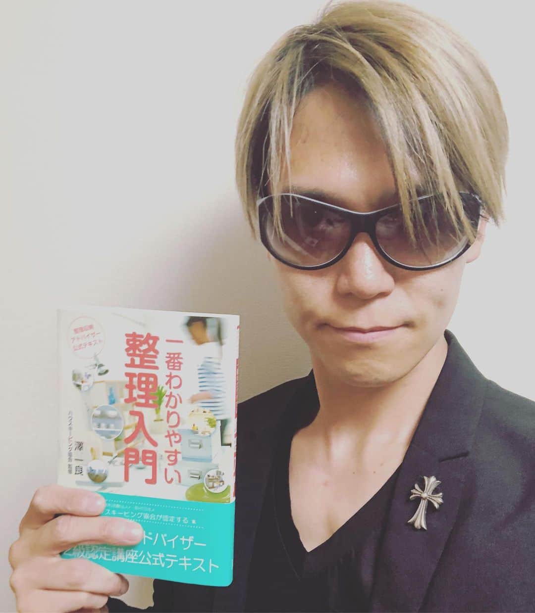 のインスタグラム：「整理収納アドバイザー2級講座、終了しました！﻿ ﻿ 一日みっちりお話を聞いて熱心にメモを取ってくれた受講生の皆さん、ありがとう！﻿ ﻿ 俺自身も整理収納を見つめ直す、とてもいい機会になりました。﻿ ﻿ 次は来週、MUSCLE ATTACKライブだ！本業のミュージシャンに戻ります（笑）﻿ ﻿ また会おうぜ！﻿ ﻿ #整理収納アドバイザー #整理収納アドバイザー2級 #整理収納アドバイザー2級講座」