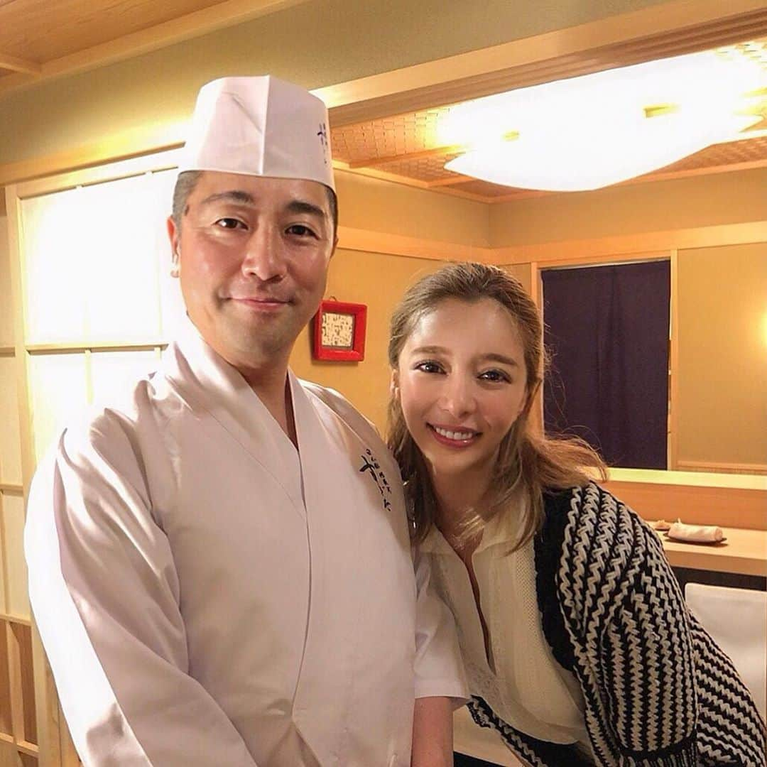 濱野りれさんのインスタグラム写真 - (濱野りれInstagram)「Sushi 'Sugita' at Nihonbashi🍣 I am very lucky woman who has chance to eat Sugita's sushi after coming back to Japan💞  After all one of the typical food in Japan is Sushi!! .. 日本に帰ってきてすぐすぎたさんいけるなんて幸せすぎる😌💗 どんなにお腹いっぱいでも卵は 絶対たべる😤 美味しゅうございました🥚❤︎ .. .. #rirelog#sugita#nihonbashikakigarachousugita  #sushi#nigiri#tokyoeats#toptokyorestaurants#nihonbashi#tokyogourmet#lovetoeat#eatlover#tabelog#michelinstar#michelinsushi#すぎた#日本橋蛎殻町すぎた#日本橋蛎殻町#日本橋グルメ#蛎殻町#予約困難#食べログ高評価#食べログ4#お寿司#鮨#グルメ記録#東京グルメ#ミシュラン一つ星」6月2日 19時37分 - riregram