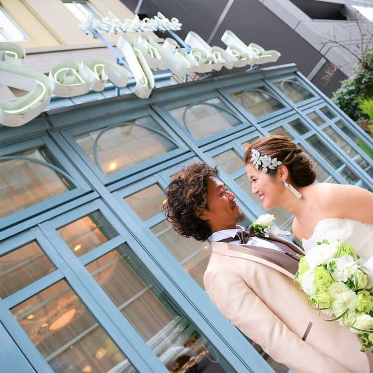 ホテルモントレウェディング【公式】 のインスタグラム：「♥ ￣￣￣￣￣￣￣￣￣￣ @montereyweddingをフォローして 『 #モントレ花嫁 』『 #ホテルモントレ』の タグをつけて投稿してくださいね＊*. . パリの街角に佇むカフェ のような雰囲気のレストラン*. 貸切で家族婚におススメ♡ . ◆ホテルモントレ公式HPはこちら* https://www.monterey-wedding.jp . #モントレ #モントレ花婿 #dressy花嫁 #プレ花嫁 #marry花嫁 #卒花 #marryxoxo #wedding #weddingceremony #weddingreception #weddingparty #weddingdress #dress #flower #weddingbouquets #プラコレ #結婚式場 #ウエディングニュース  #日本中のプレ花嫁さんと繋がりたい #結婚式 #パーティー #披露宴 #ホテルウェディング #weddingphoto #weddingphotography #weddingsnap #weddingmemories」