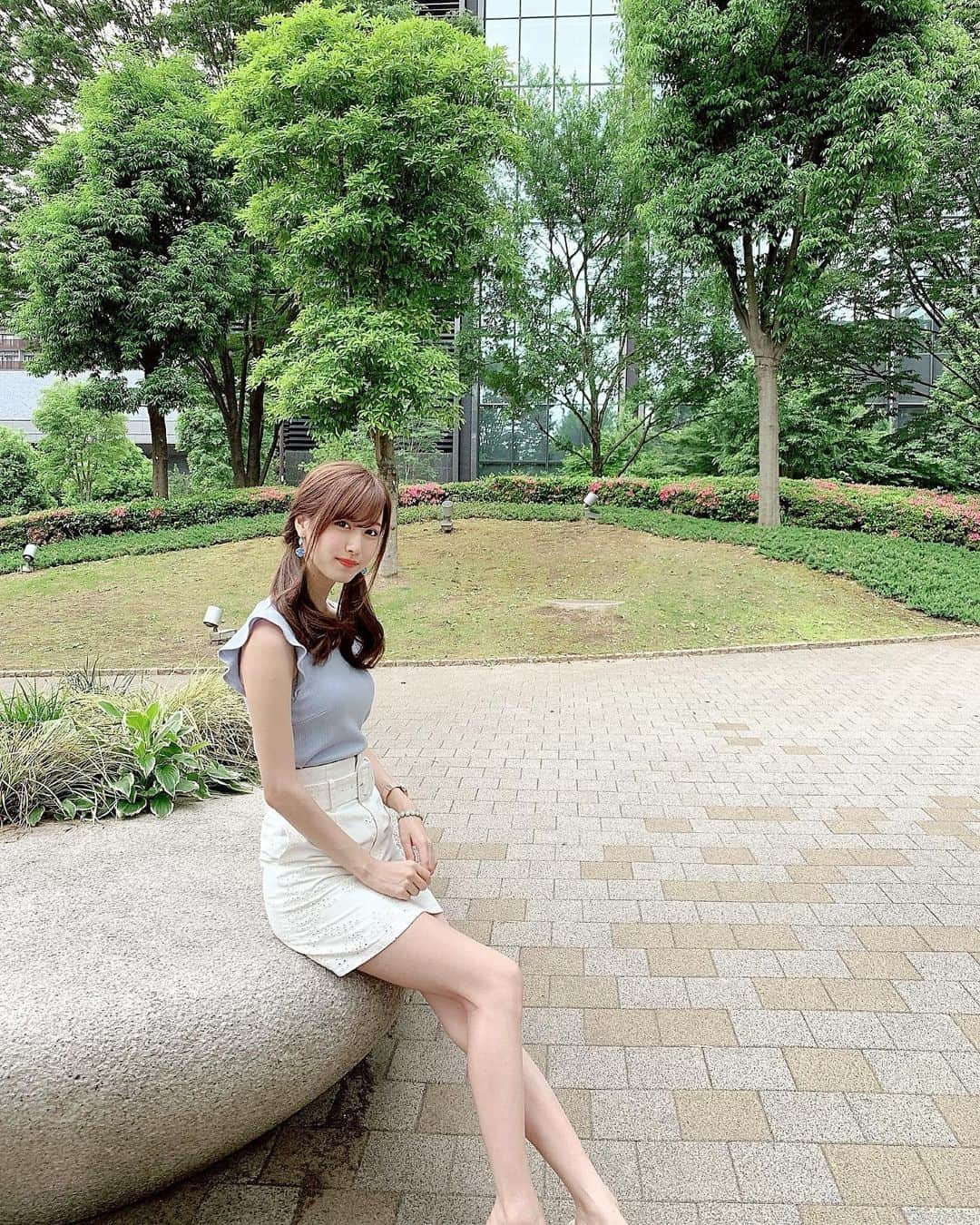 阿部菜渚美さんのインスタグラム写真 - (阿部菜渚美Instagram)「@beradianceさんの 展示会へお邪魔させていただきました☺︎ 秋冬に使えるニットをオーダー☺️🍁 水色のトップスもBE RADIANCEさんのです！ 最近水色がイチ推しであります🤔背中も可愛いっ ・ #beradiance#ootd#fashion#coordinate」6月2日 19時49分 - nanami_abe73