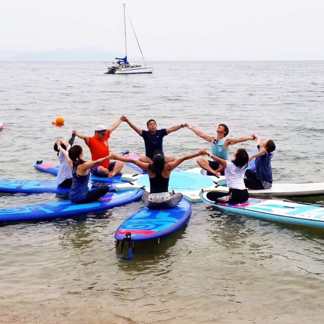 田中律子さんのインスタグラム写真 - (田中律子Instagram)「ビワコサップヨガフェスタ🏄‍♀️ パイレーツハーバー×日本サップヨガ協会  琵琶湖パイレーツハーバーにてサップヨガ🏄‍♀️🤙参加してくれたみなさまありがとうございました🙏協会イントラの、サヤカ、マヨ、なっちゃんありがとう😊  琵琶湖パイレーツハーバーでは、夏はサップヨガレッスンを定期開催しまーす🏄‍♀️ぜひ一度体験しに行ってみてね🤙  たくさんの方々に参加してもらい感謝感謝です🙏🙌😆ありがとうございました🙋‍♀️ #琵琶湖  #パイレーツハーバー  #starboardjapan  #キャムズ  #日本サップヨガ協会  #sup  #supyoga」6月2日 19時49分 - ri2kotanaka