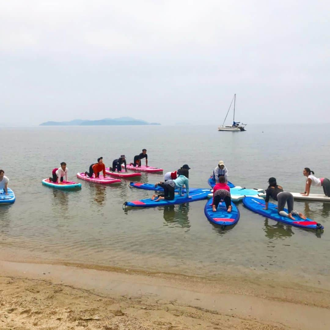 田中律子さんのインスタグラム写真 - (田中律子Instagram)「ビワコサップヨガフェスタ🏄‍♀️ パイレーツハーバー×日本サップヨガ協会  琵琶湖パイレーツハーバーにてサップヨガ🏄‍♀️🤙参加してくれたみなさまありがとうございました🙏協会イントラの、サヤカ、マヨ、なっちゃんありがとう😊  琵琶湖パイレーツハーバーでは、夏はサップヨガレッスンを定期開催しまーす🏄‍♀️ぜひ一度体験しに行ってみてね🤙  たくさんの方々に参加してもらい感謝感謝です🙏🙌😆ありがとうございました🙋‍♀️ #琵琶湖  #パイレーツハーバー  #starboardjapan  #キャムズ  #日本サップヨガ協会  #sup  #supyoga」6月2日 19時49分 - ri2kotanaka