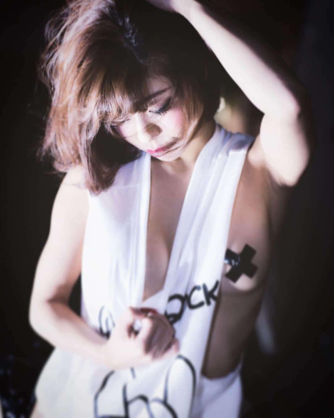 のインスタグラム：「もう6月なんですよ。。☔️ 早いなー。。。 #rainyblue #burlesquedance #burlesquetokyo #sexyhip #niples #sexygirls #roppongi」