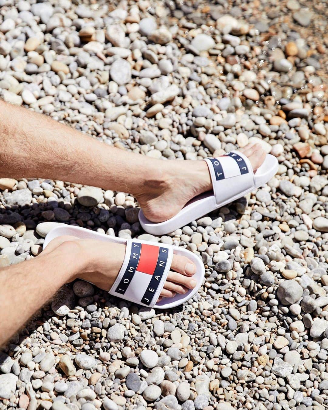 FOOTASYLUMさんのインスタグラム写真 - (FOOTASYLUMInstagram)「Sliding into Summer. The @tommyhilfiger Pool Slide in White. Grab yours now. - - - #WeAreFootasylum #footasylum #tommyhilfiger」6月2日 20時02分 - footasylum