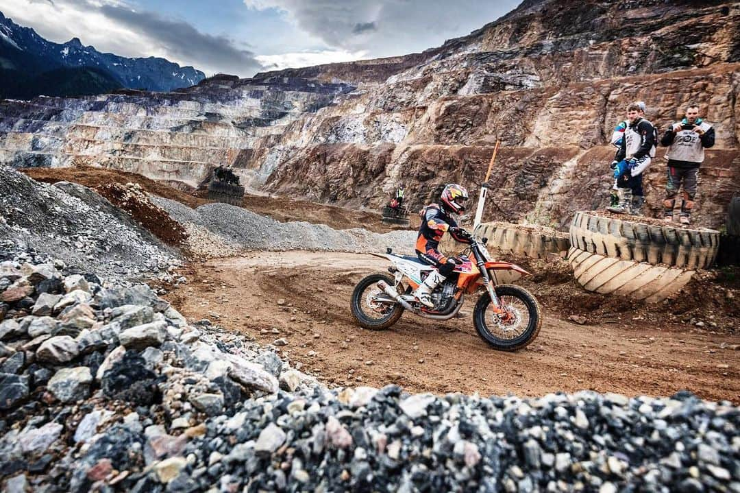 ダニ・ペドロサさんのインスタグラム写真 - (ダニ・ペドロサInstagram)「#redbullharescramble #erzbergrodeo @servusmotogp」6月2日 20時07分 - 26_danipedrosa