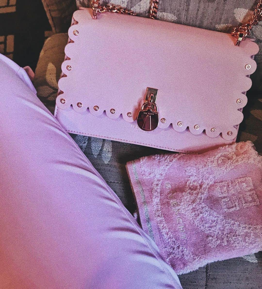 Tattyのインスタグラム：「今日はとにかくピンクで埋め尽くした🤣💕 @ted_baker  #tedbaker #givenchy」