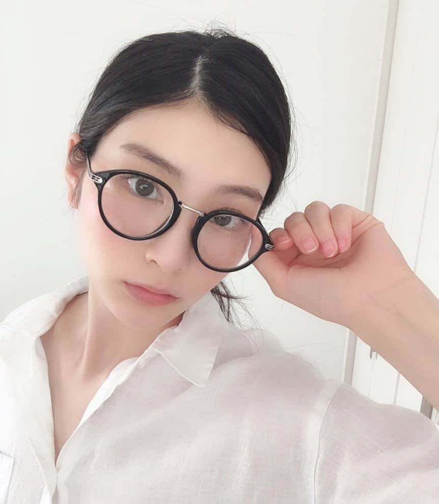 本庄鈴さんのインスタグラム写真 - (本庄鈴Instagram)「・ ・ ・ メガネ👓 ・ ・ ・ #sexy #女優 #naturalmakeup #fasion #hearstyle #summer #japanesegirl #selfie #instagood #follw」6月2日 20時24分 - honjo_suzu