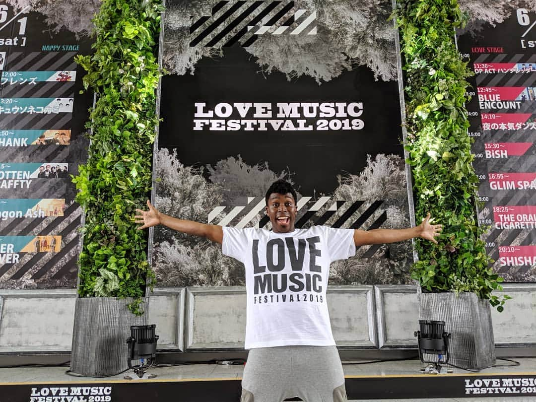 アイク・B・ヌワラさんのインスタグラム写真 - (アイク・B・ヌワラInstagram)「LOVE MUSIC FESTIVAL 2019 DAY1に出演させていただきました！楽しい時間ありがとうございました！！ #フジテレビ #Lovemusic #LoveMusicFestival2019 #フレンズ #えみそんisフレンド #四星球 さんの #曲に参加 #とか #超新塾 #アイクぬわら #NICE」6月2日 20時39分 - aiku_nuwachan