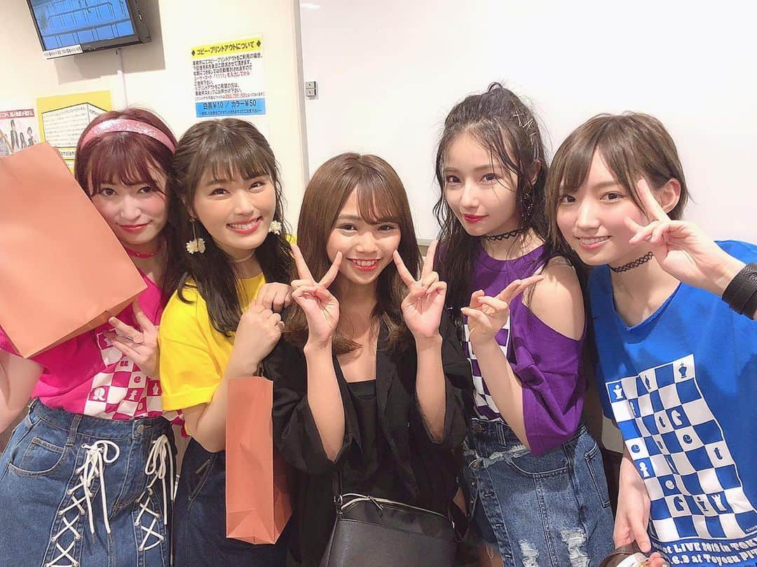 磯佳奈江さんのインスタグラム写真 - (磯佳奈江Instagram)「#Queentet のライブを観に行かせて﻿ いただきました☺️💖﻿ ﻿ みんな、可愛くて素敵で﻿ 最高なライブでしたぁぁー💖﻿ ﻿ 改めて、﻿ こんなに素晴らしいメンバーと﻿ いつも一緒に活動できて、﻿ ステージ立ててるんだっと！思って観てたら﻿ 鳥肌もので、自分が今いる環境だったり﻿ 色んなことに感謝と、残りのアイドル人生﻿ 頑張らなきゃ！っと思いました😌﻿ ﻿ ﻿ 早く公演したいな〜﻿ 歌って踊りたい😆﻿ ﻿ #NMB48 #Queentet #豊洲pit」6月2日 20時41分 - isochan89