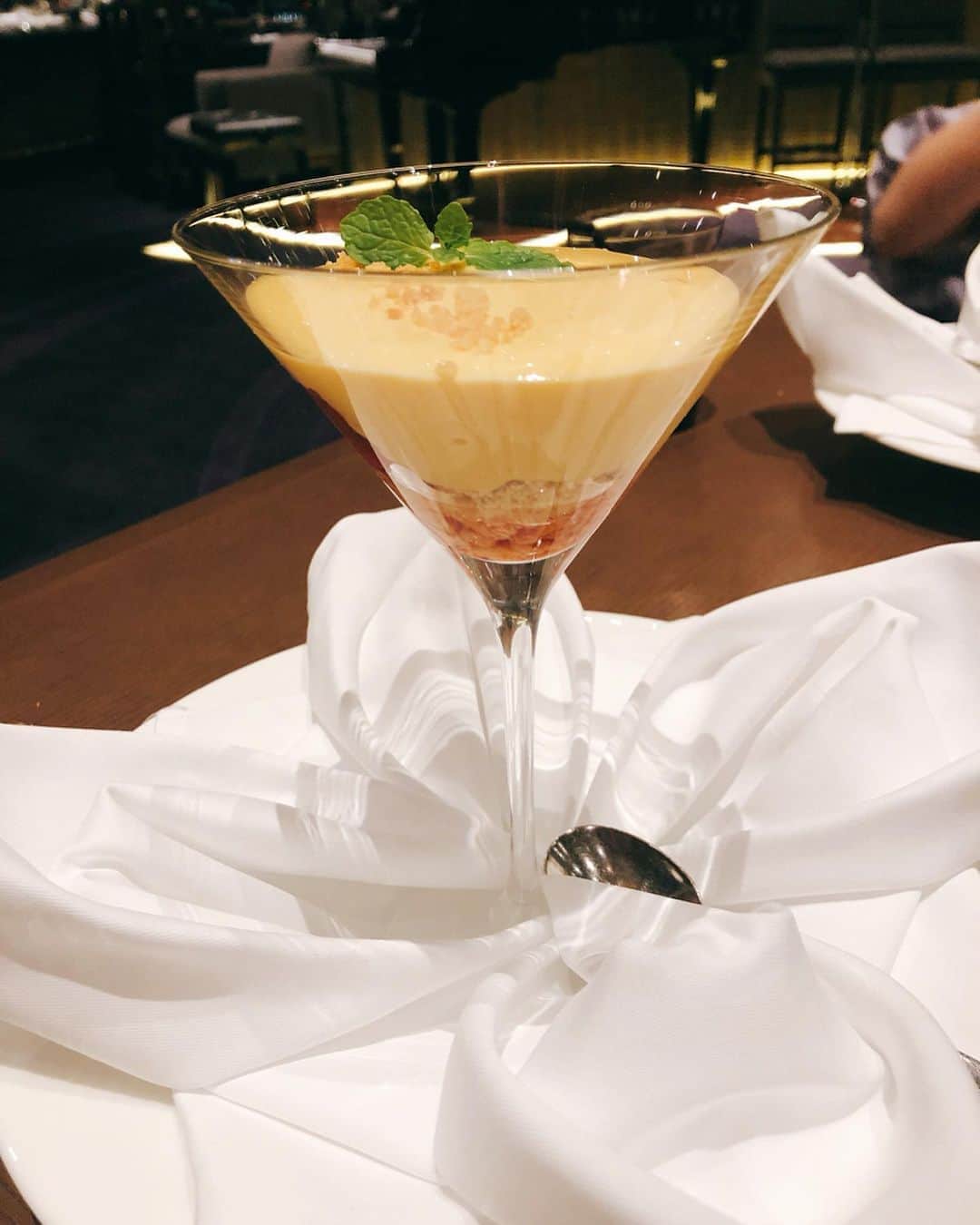 湯浅喬子さんのインスタグラム写真 - (湯浅喬子Instagram)「スイスホテルのタボラ36にてDINNER🍽 、 この日の為に、来日された ミシュランシェフ👨‍🍳のコース料理を。 、 生歌を聴きながらの贅沢な楽しいメンバーでの 女子会は、最高でした❤️❤️ #スイスホテル#dinner#ディナー #女子会ディナー#大阪ディナー」6月2日 20時42分 - kyorco
