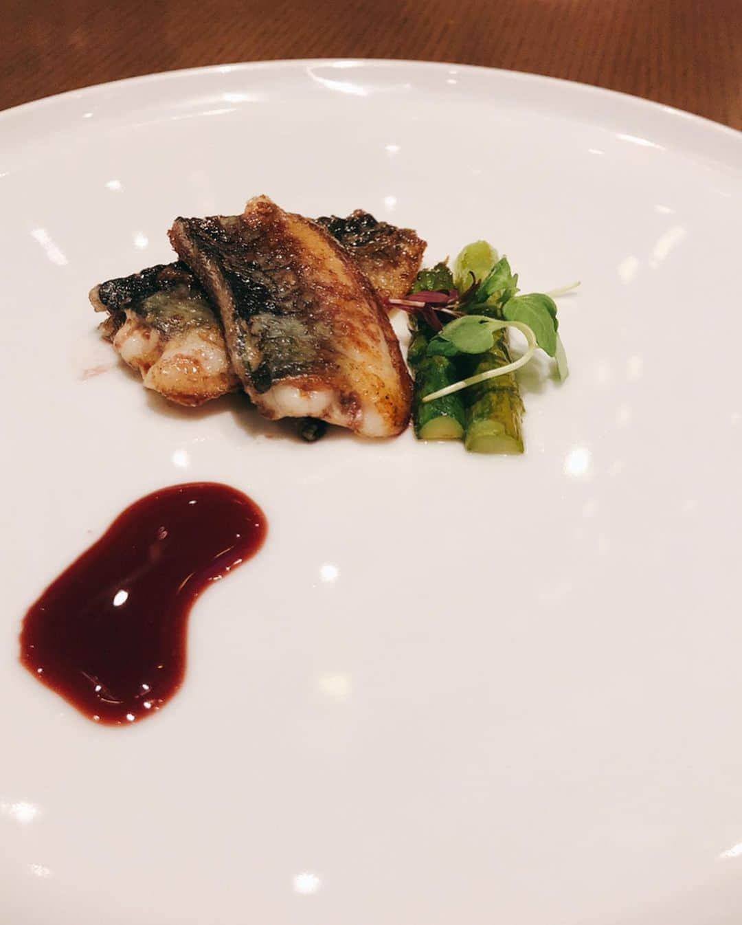 湯浅喬子さんのインスタグラム写真 - (湯浅喬子Instagram)「スイスホテルのタボラ36にてDINNER🍽 、 この日の為に、来日された ミシュランシェフ👨‍🍳のコース料理を。 、 生歌を聴きながらの贅沢な楽しいメンバーでの 女子会は、最高でした❤️❤️ #スイスホテル#dinner#ディナー #女子会ディナー#大阪ディナー」6月2日 20時42分 - kyorco