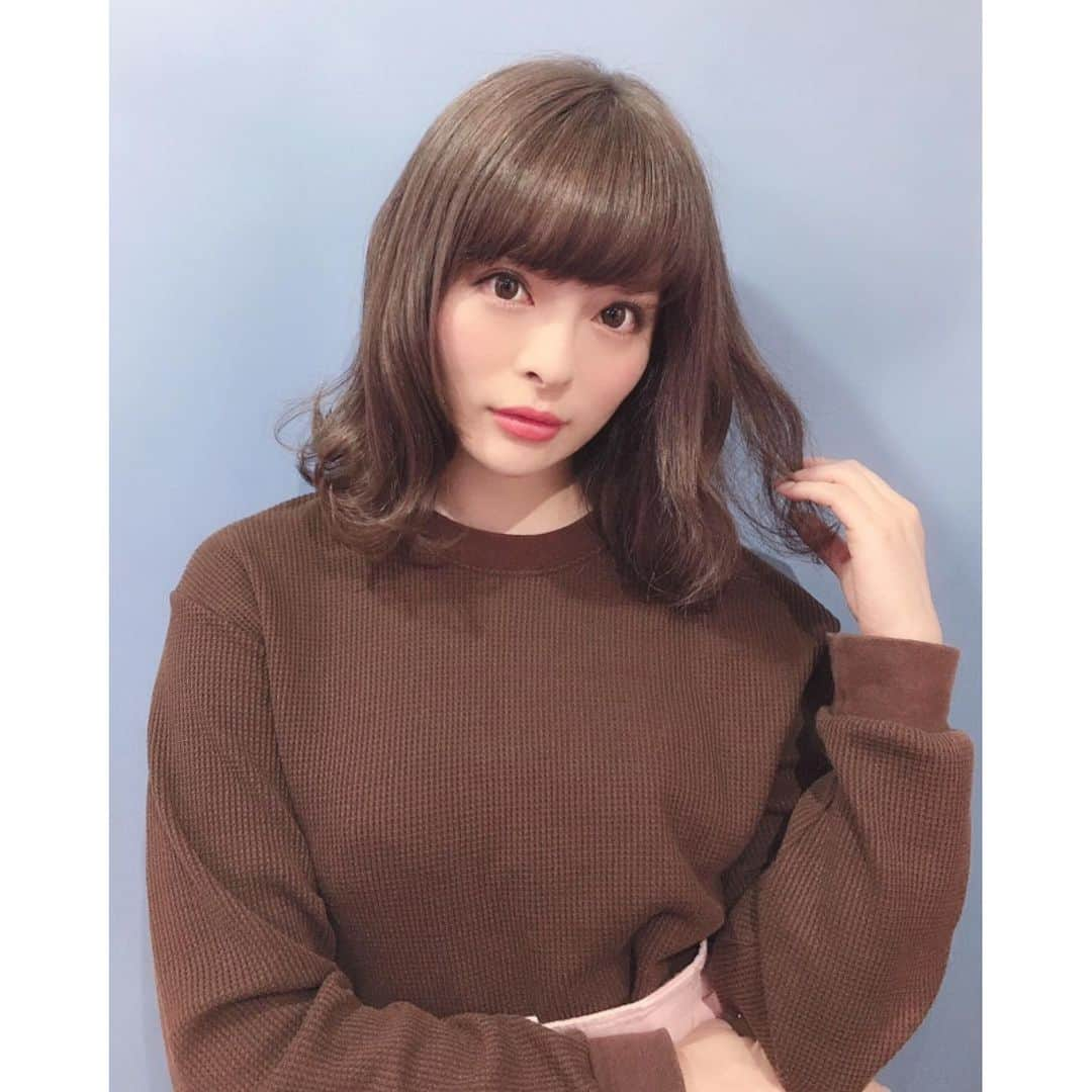 bettie'sclubさんのインスタグラム写真 - (bettie'sclubInstagram)「きゃりーちゃん、カット&カラーメンテナンスしました💇🏼‍♀️ cream ash beige♥︎♥︎カットは全体を整えました✨ いつもありがとうございます。 #Bettie #bettiehair」6月2日 20時44分 - bettie_tokyo