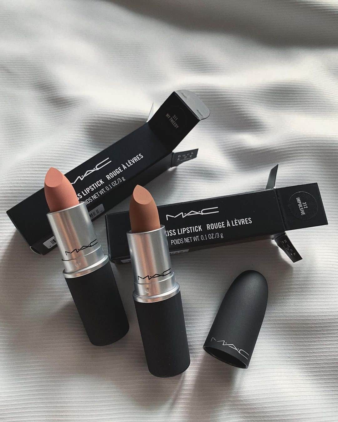のインスタグラム：「. 💄マイトゥイーディ(左) これは初めて買った色✨ ほとんど毎日使ってるのは3本目になる 💄インパルシブ(右) ブラウンの中でもお気に入りの色だよ💋 #mac #maclipstick #maccosmetic #maccosmeticsjapan #lipstick」